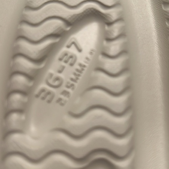 Cross Band Cloud Soft Comfy Thick Sole Non-Slip Slides/Sandals/Slippers!! NEW!☑️ - Picture 10 of 10